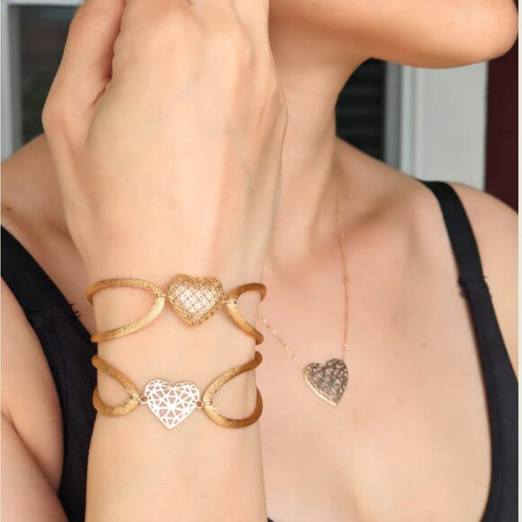 18k Gold Heart Necklace - Picture 8 of 9